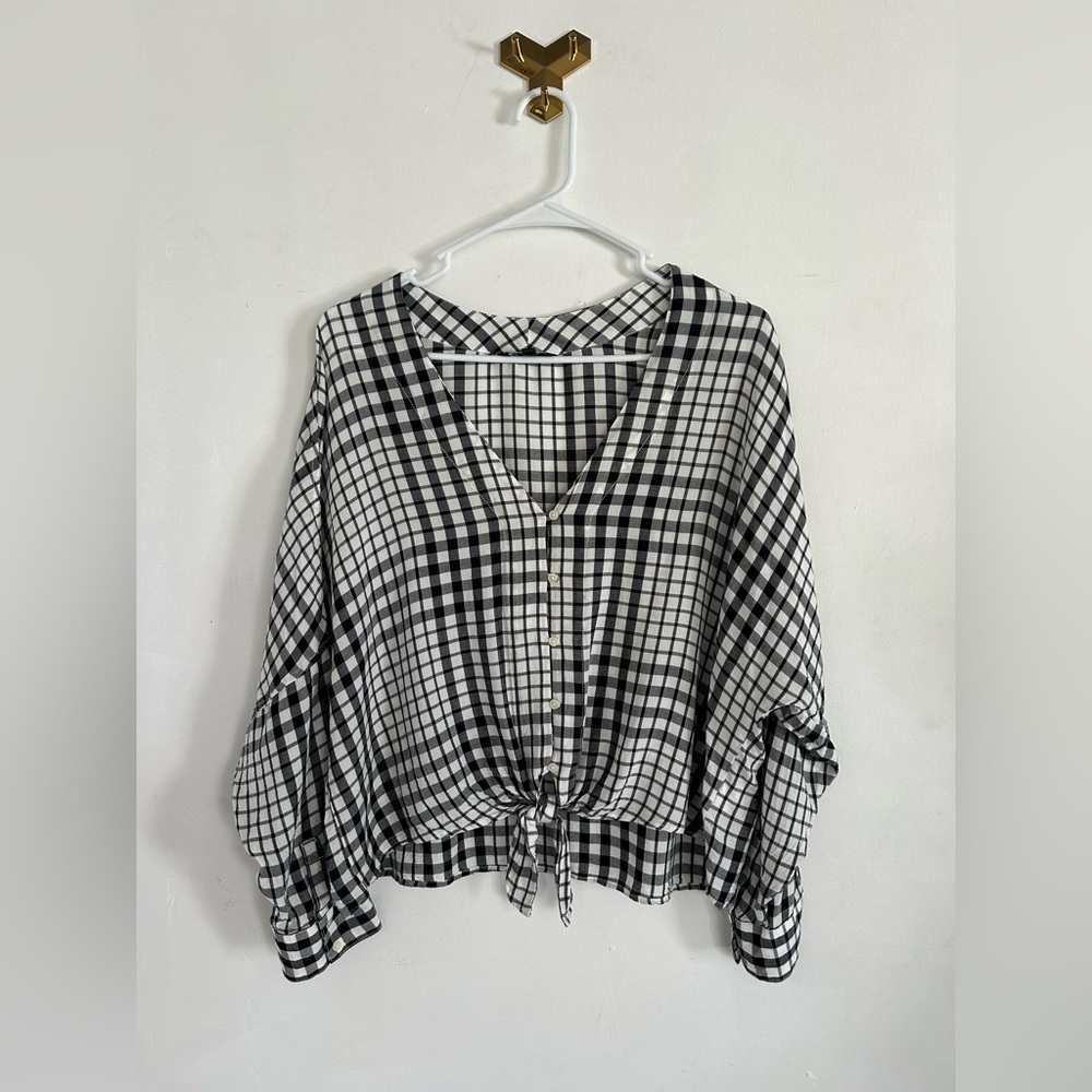 EXPRESS black and white plaid, button down knotted long sleeve blouse Size M